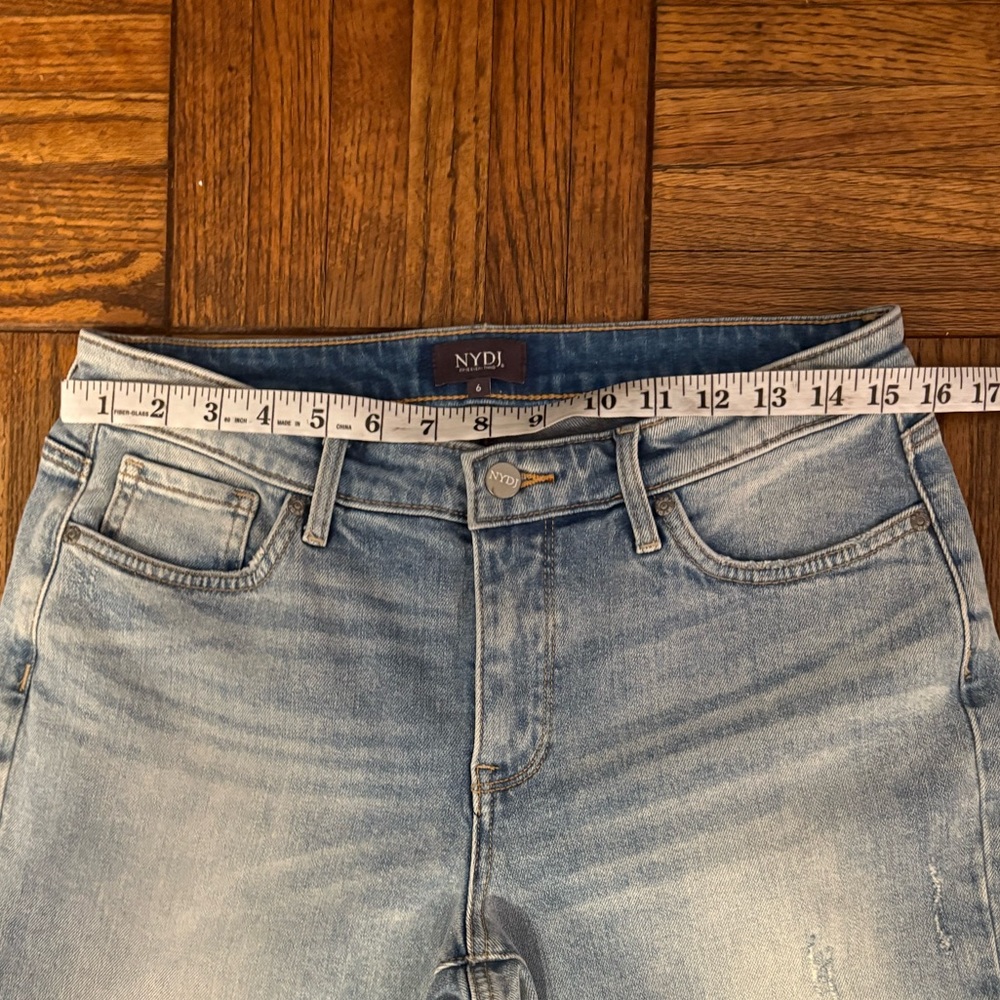 NYDJ Not Your Daughter's Jeans Cropped Straight Leg Jeans in Light Wash - Picture 5 of 13